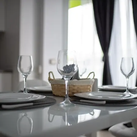 Iris Alezzi Beach Apartament *